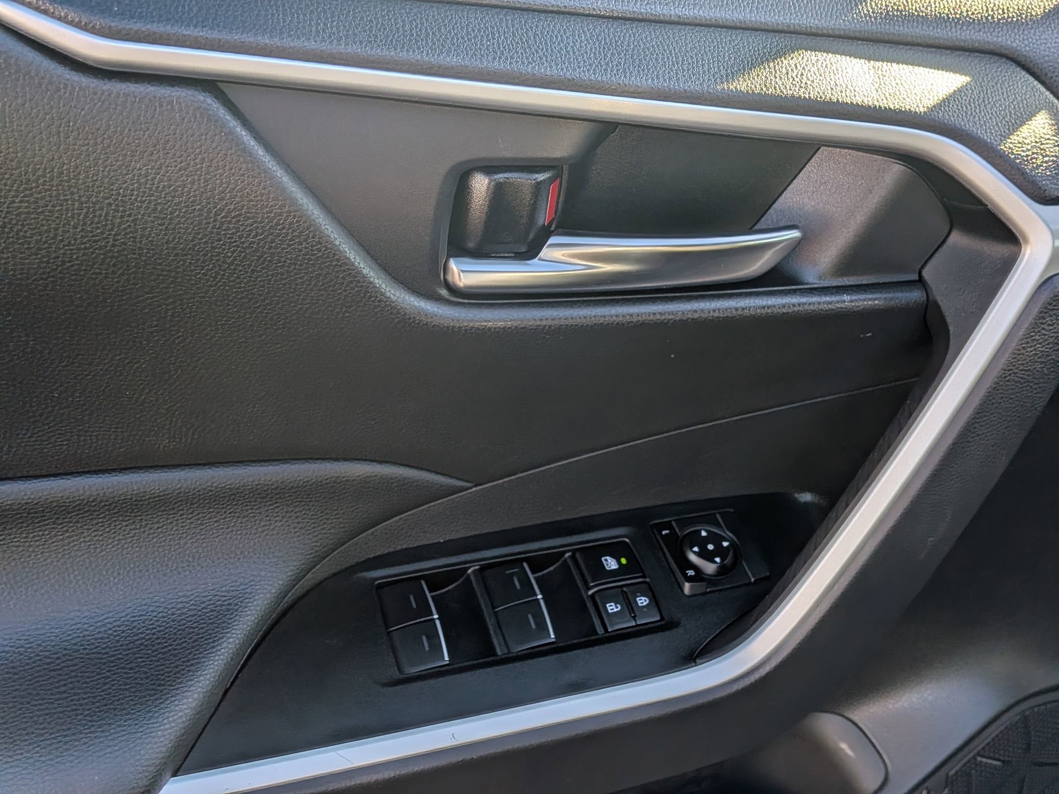 Used 2025 Toyota RAV4 XLE image 15