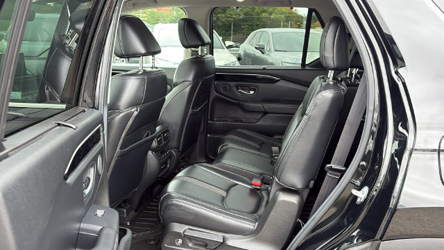 Used 2025 Honda Pilot Touring image 23