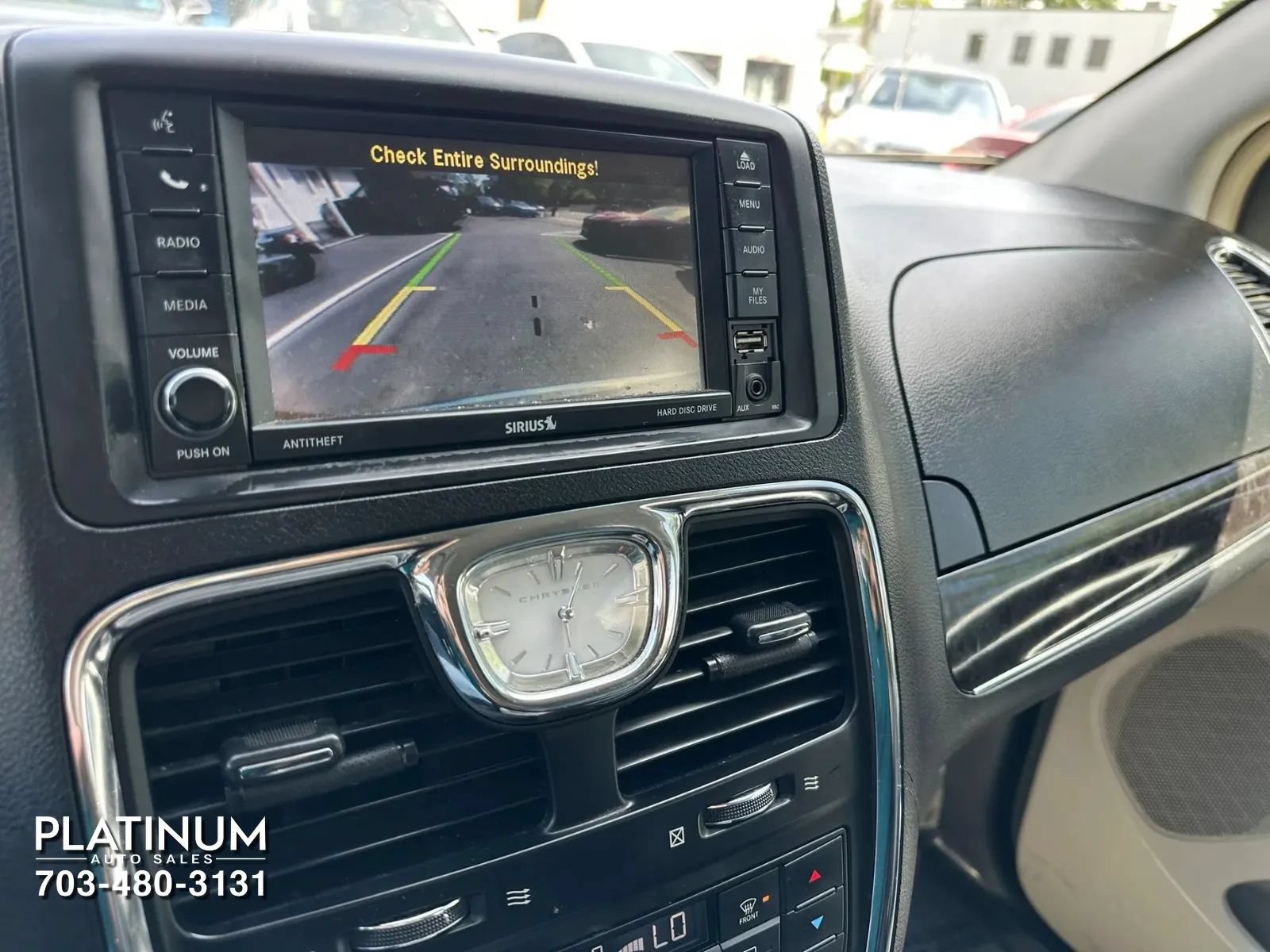 Used 2015 Chrysler Town & Country Touring FWD image 11