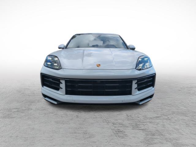 Used 2024 Porsche Cayenne Coupe image 2
