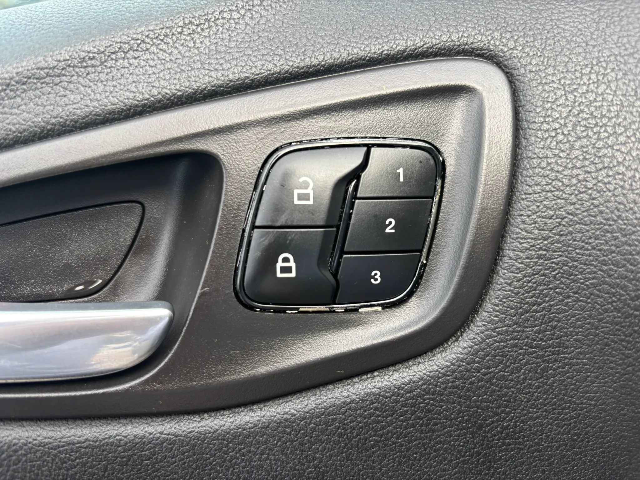 Used 2013 Ford Escape Titanium w/ Parking Technology Pkg FWD image 19