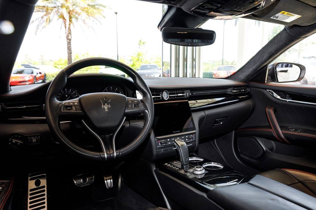 Used 2022 Maserati Quattroporte Modena RWD image 24