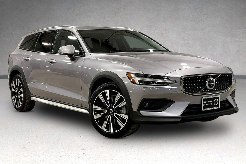 Used 2026 Volvo V60 B5 Cross Country Ultra w/ Climate Package image 3