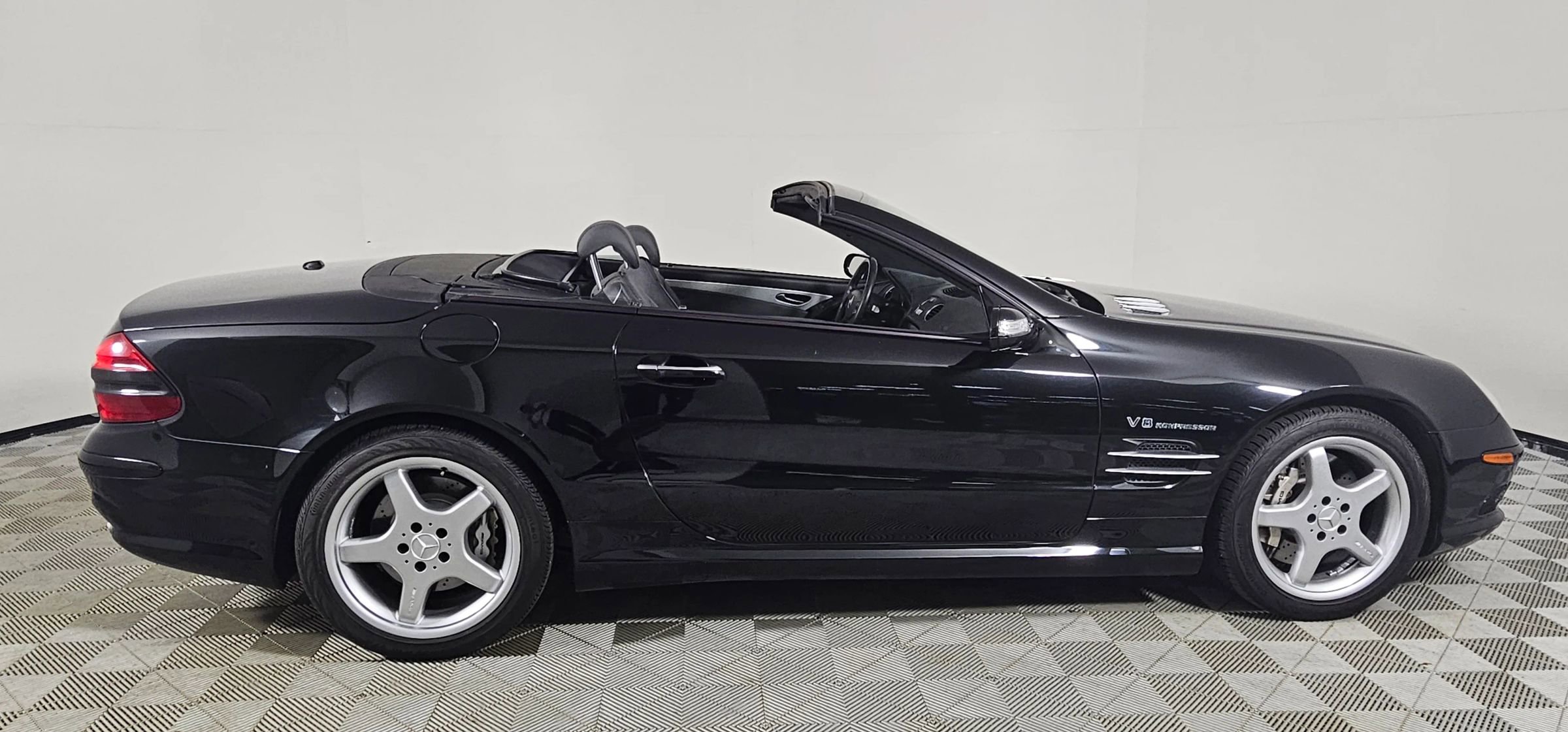 Used 2005 Mercedes-Benz SL 55 AMG image 16