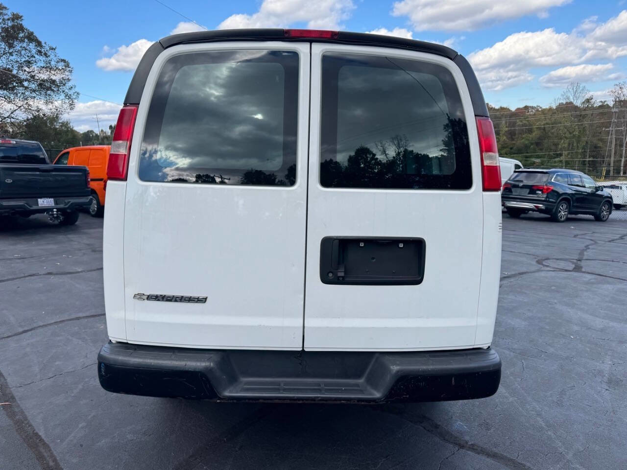 Used 2018 Chevrolet Express 2500 image 4