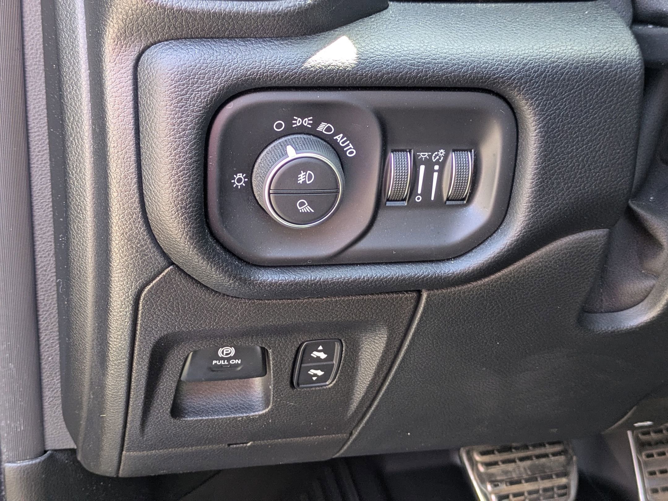 Used 2022 RAM 1500 Laramie AWD/4WD image 15