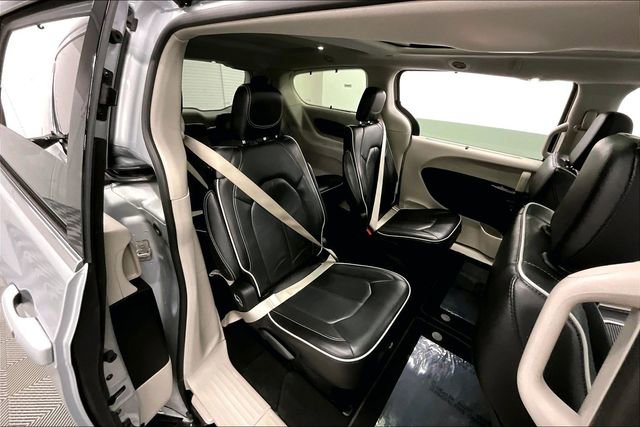 Used 2024 Chrysler Pacifica Limited image 24