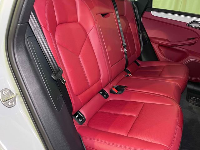 Certified 2023 Porsche Macan Turbo image 23