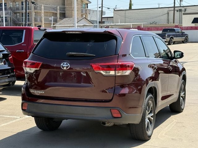 Used 2019 Toyota Highlander LE FWD image 4