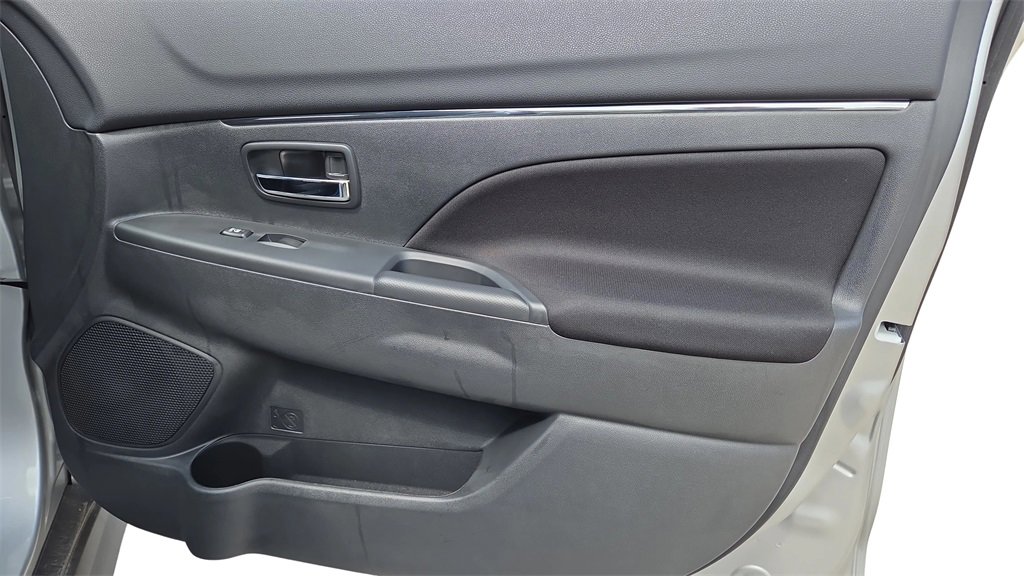Used 2025 Mitsubishi Outlander Sport LE image 35