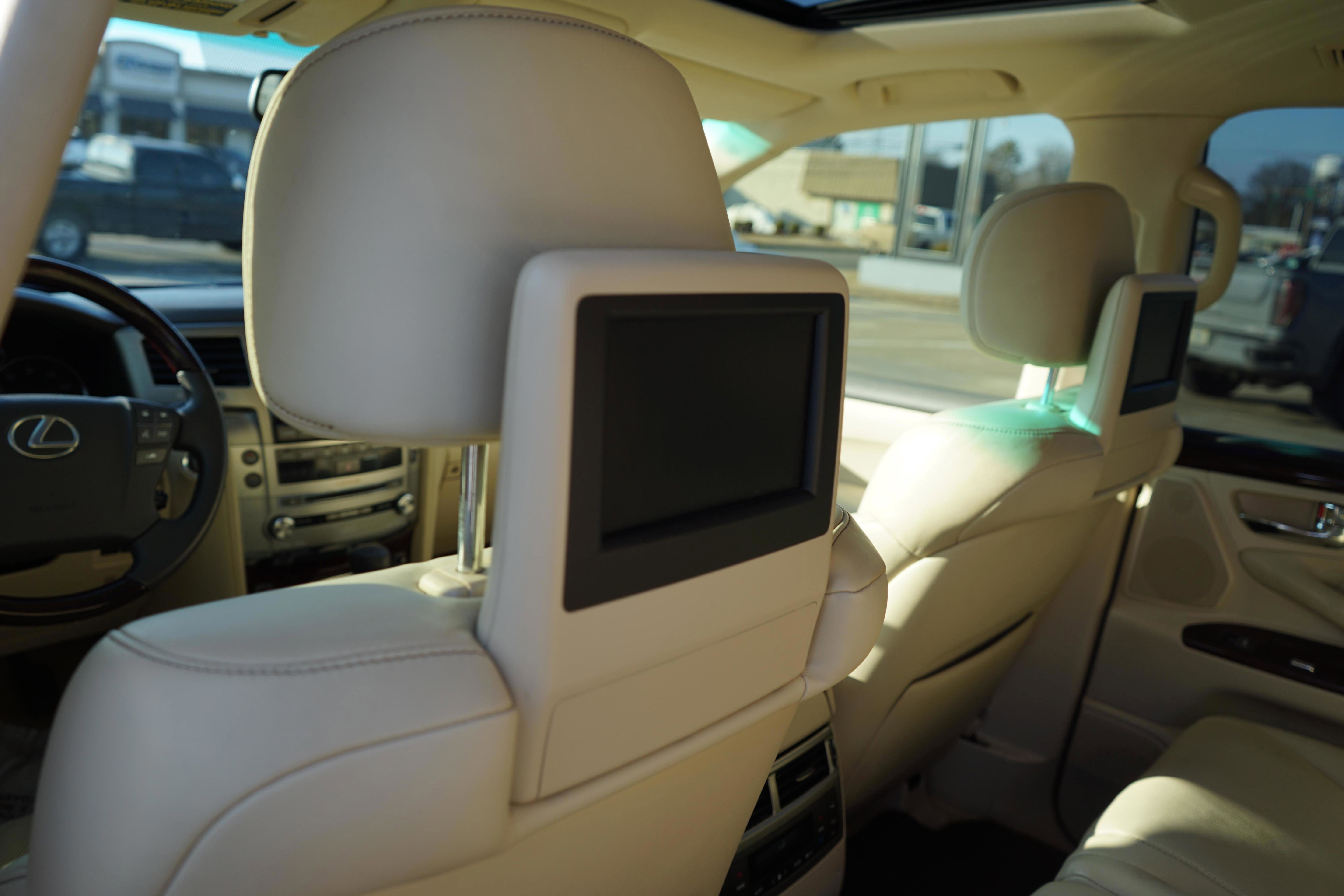 Used 2014 Lexus LX 570 4WD image 24