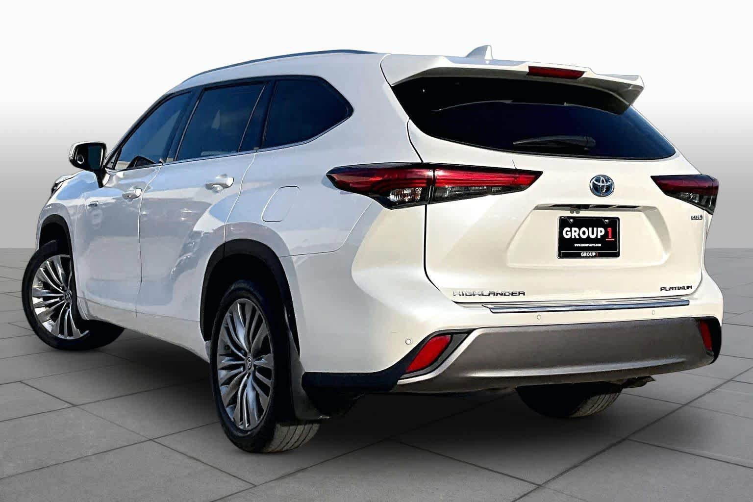 Used 2020 Toyota Highlander Platinum FWD image 12