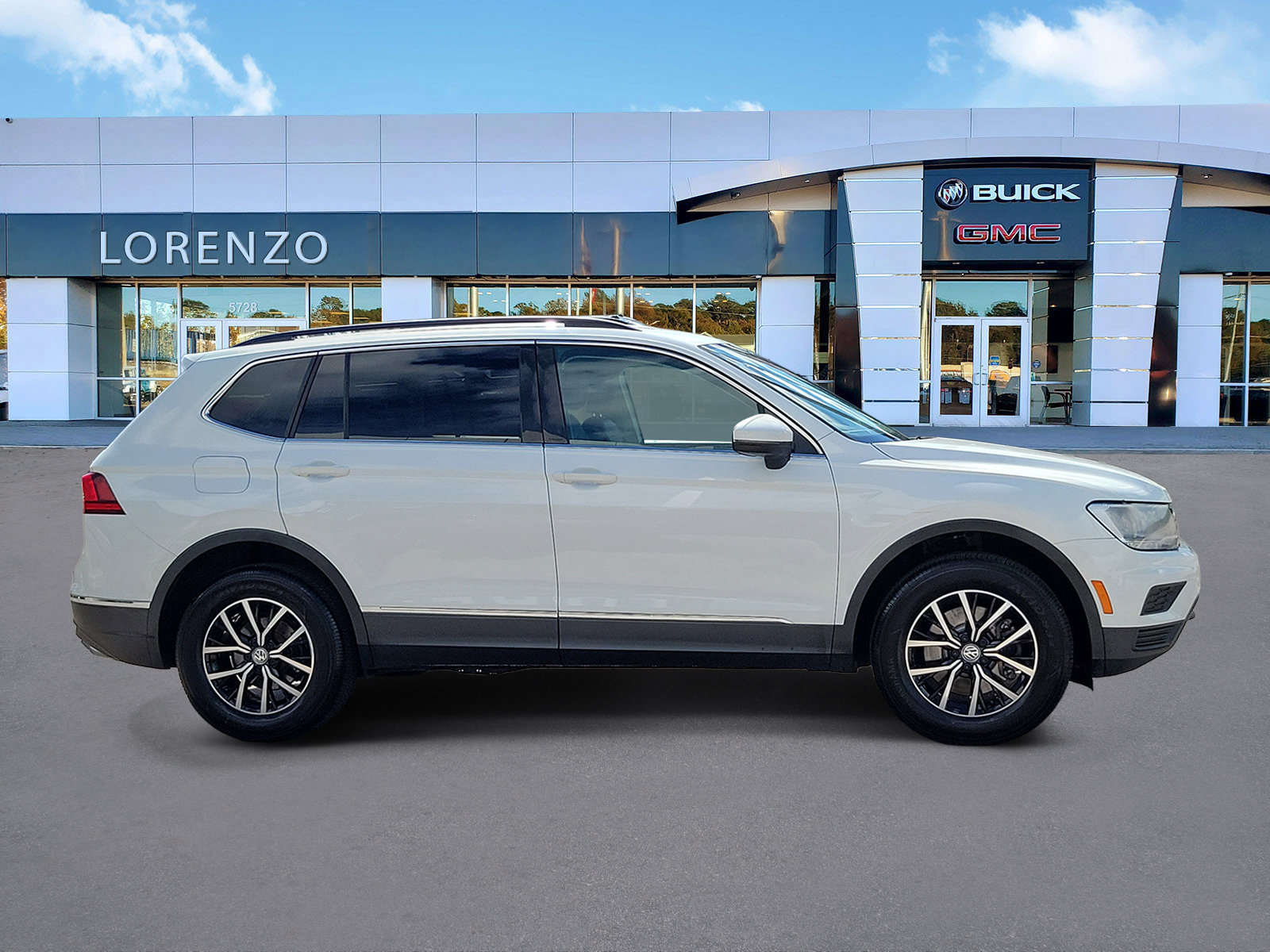 Used 2021 Volkswagen Tiguan SE FWD image 4