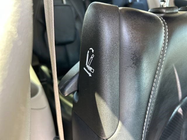 Used 2023 Chrysler Pacifica Touring-L FWD image 48