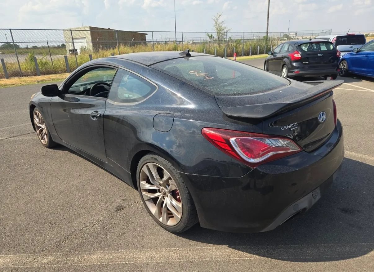 Used 2013 Hyundai Genesis 3.8 RWD image 6