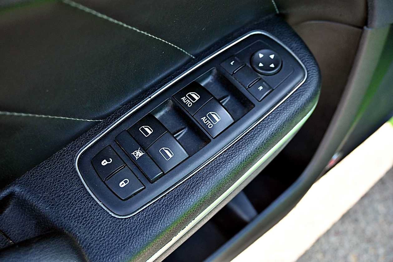 Used 2017 Dodge Charger R/T Scat Pack w/ Technology Group RWD image 11