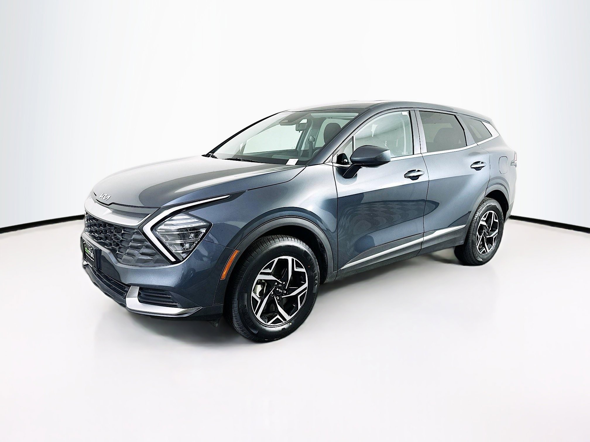 Used 2025 Kia Sportage LX image 3