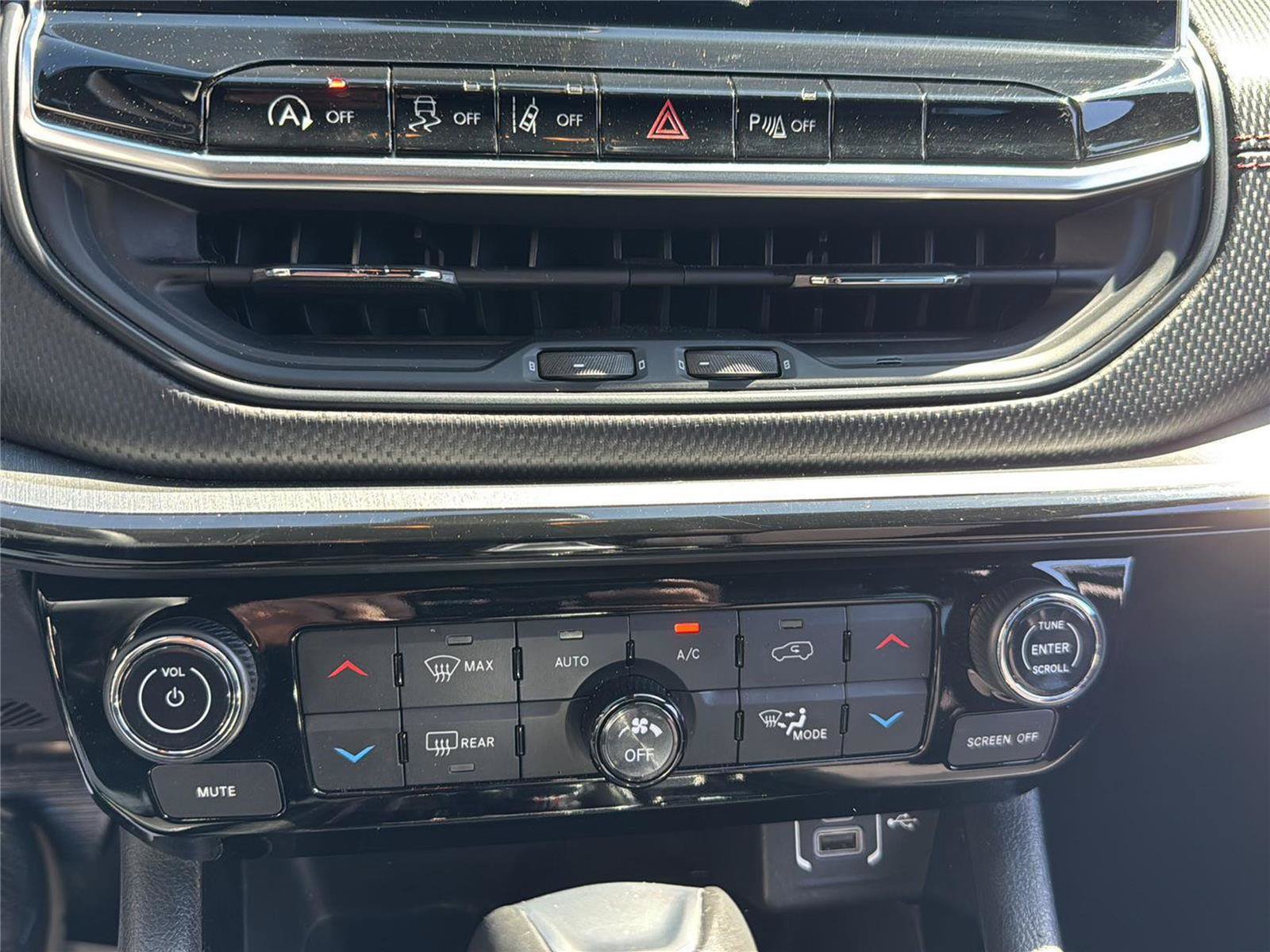Used 2024 Jeep Compass Trailhawk AWD/4WD image 20