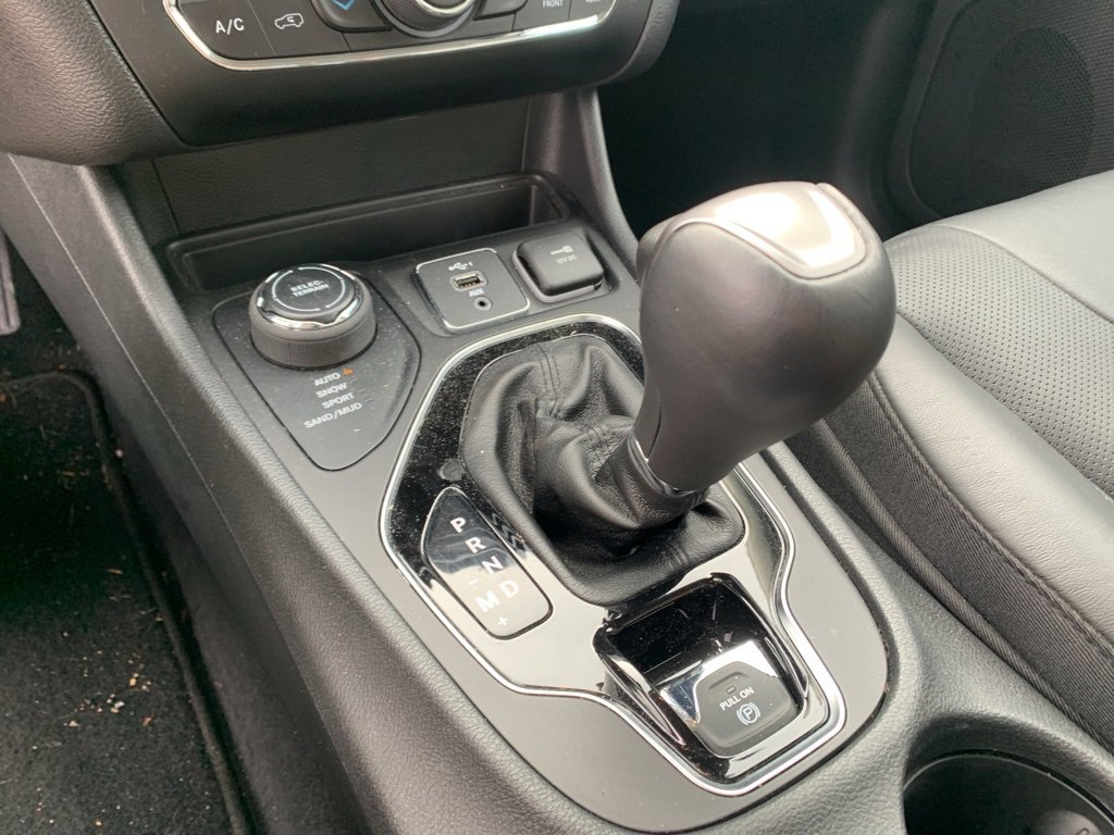 Used 2020 Jeep Cherokee Limited image 28