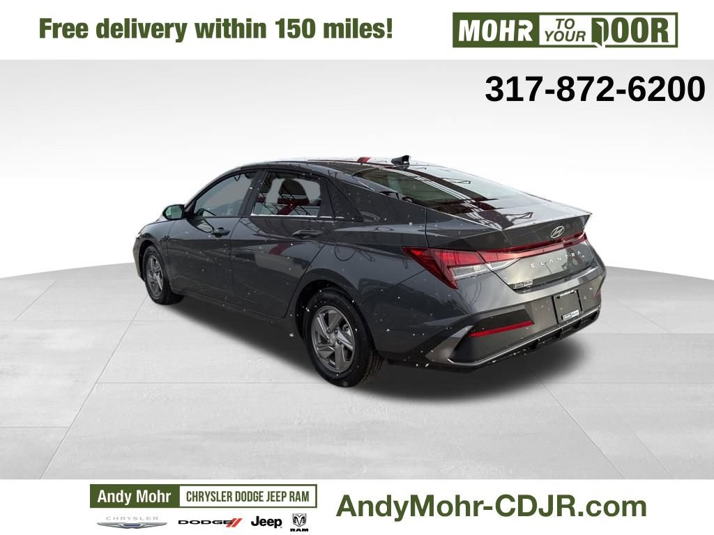 Used 2025 Hyundai Elantra SE w/ Cargo Package image 5