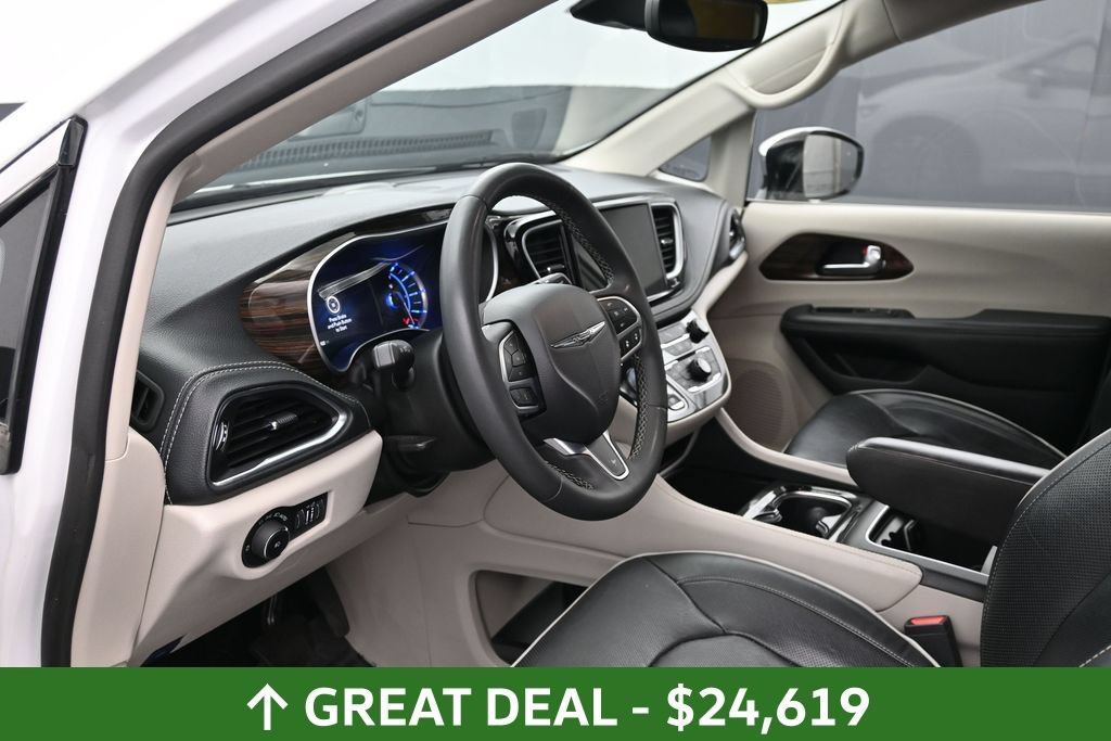 Used 2023 Chrysler Pacifica Limited FWD image 18
