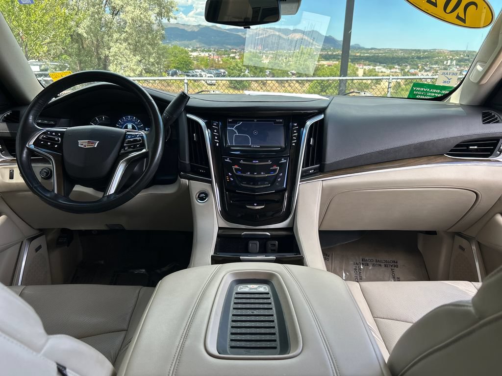 Used 2020 Cadillac Escalade Luxury AWD/4WD image 7
