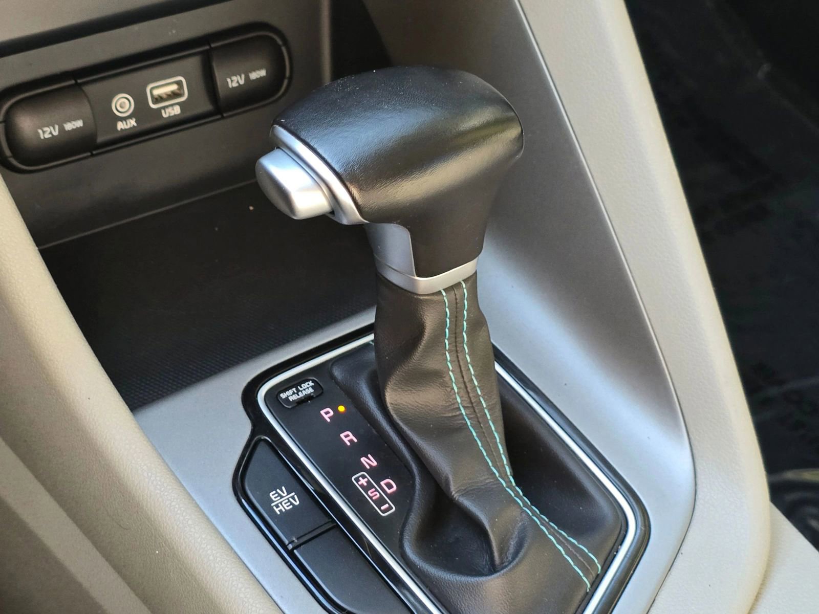 Used 2018 Kia Niro LX image 30