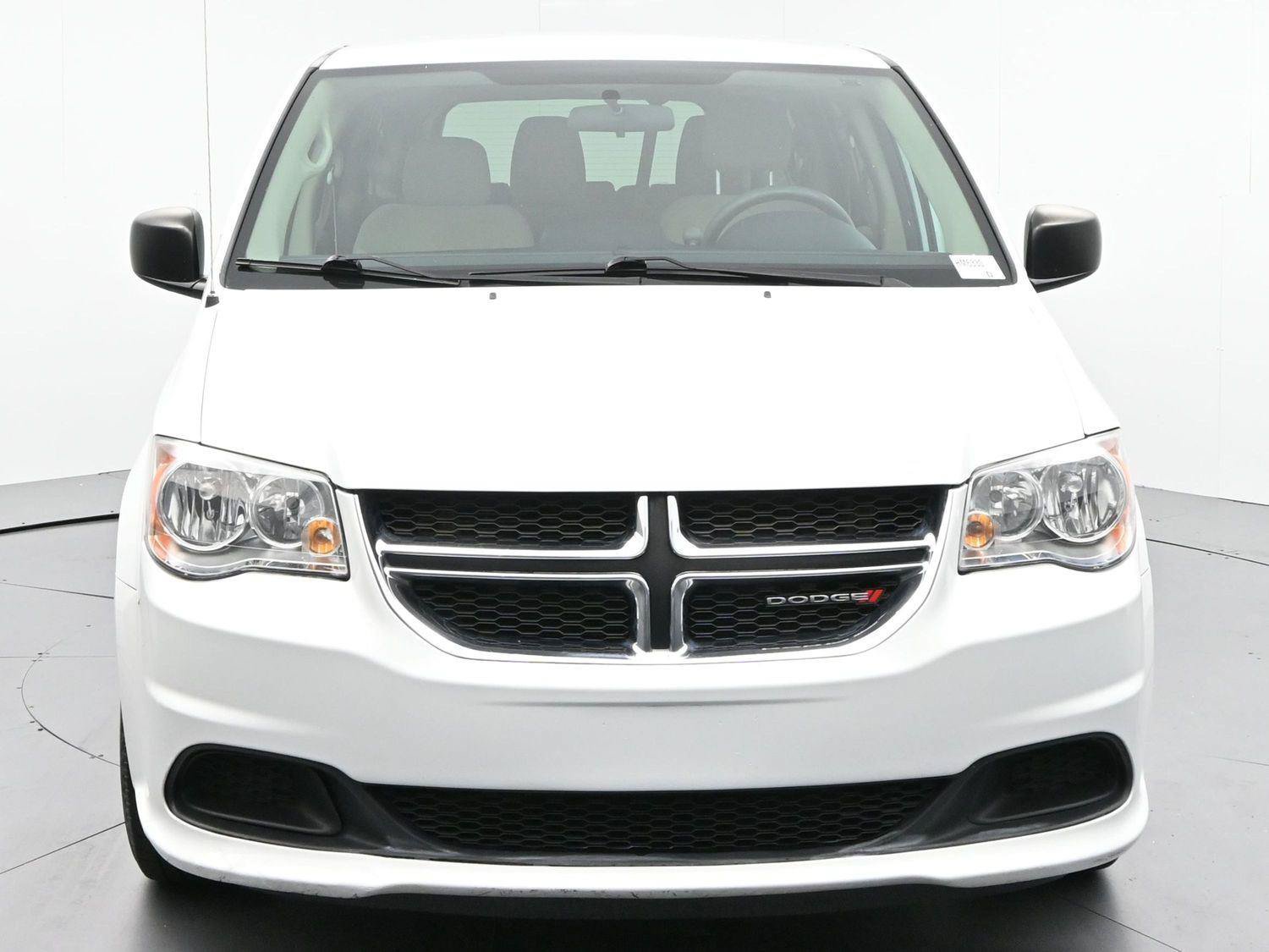 Used 2017 Dodge Grand Caravan SE FWD image 2