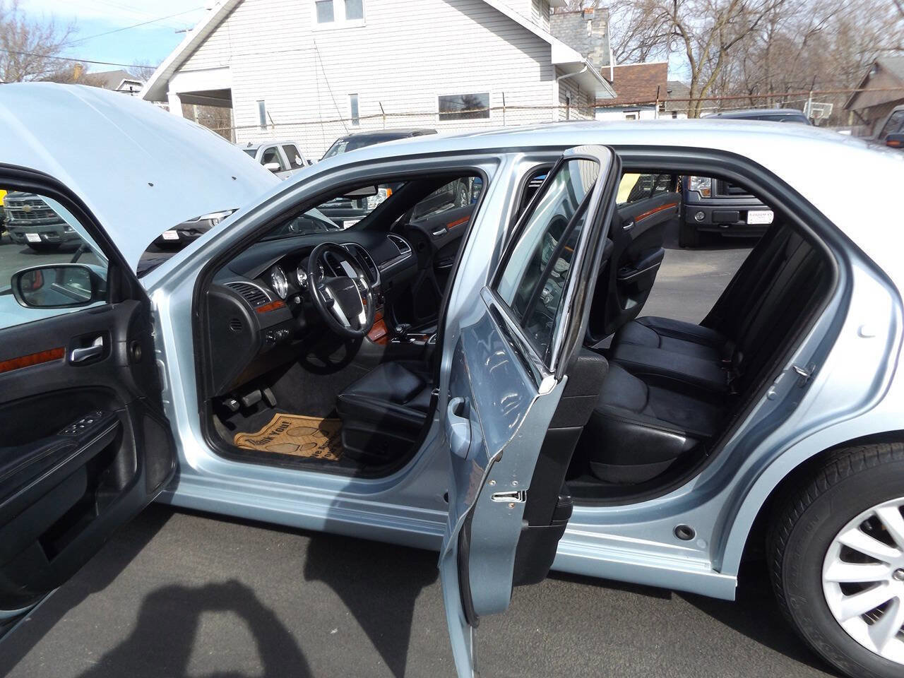Used 2013 Chrysler 300 w/ Driver Convenience Group image 12