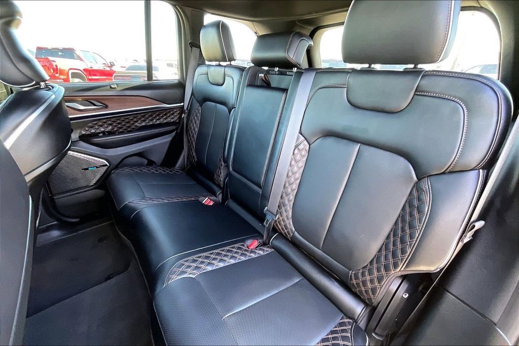 Used 2022 Jeep Grand Cherokee Summit w/ Luxury Tech Group V image 19