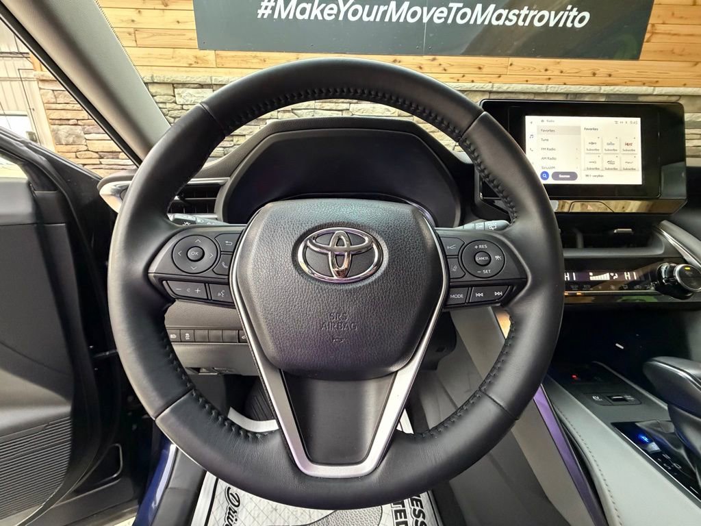 Used 2023 Toyota Venza LE image 17