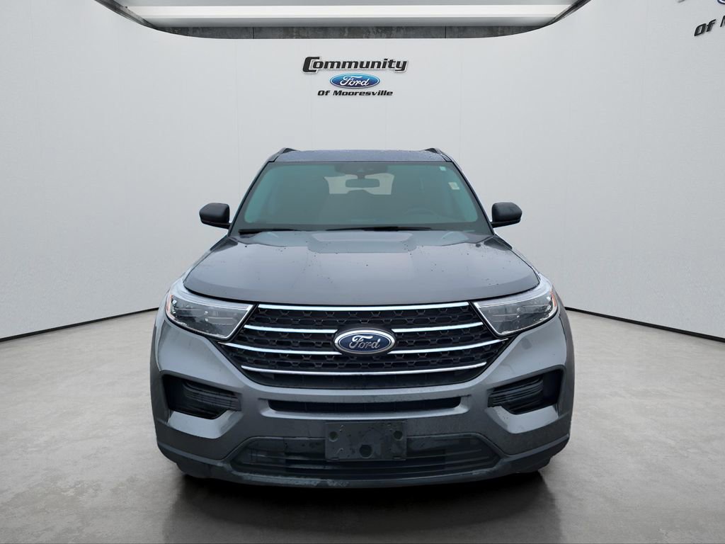 Used 2022 Ford Explorer XLT image 2