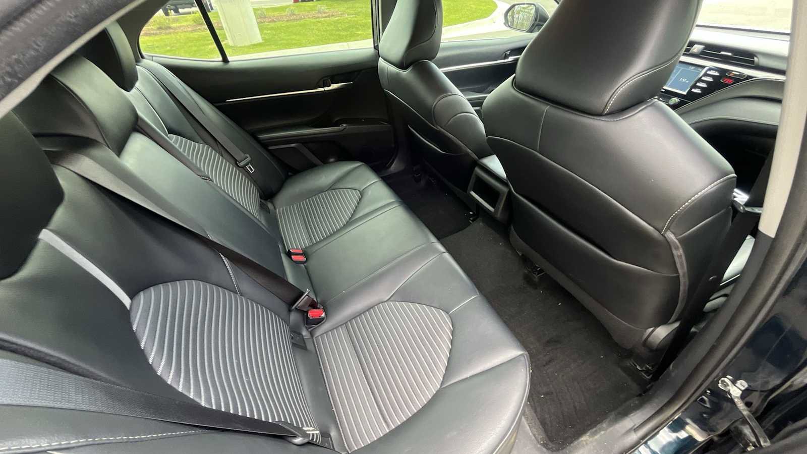Used 2020 Toyota Camry SE FWD image 12