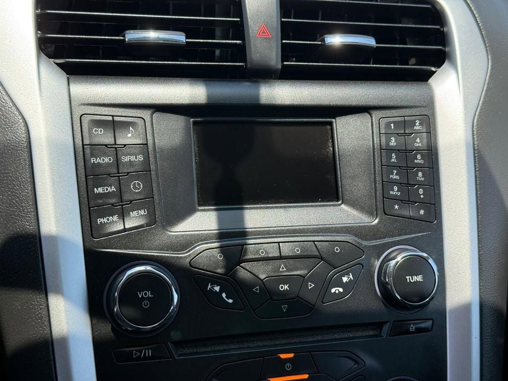 Used 2015 Ford Fusion SE FWD image 22