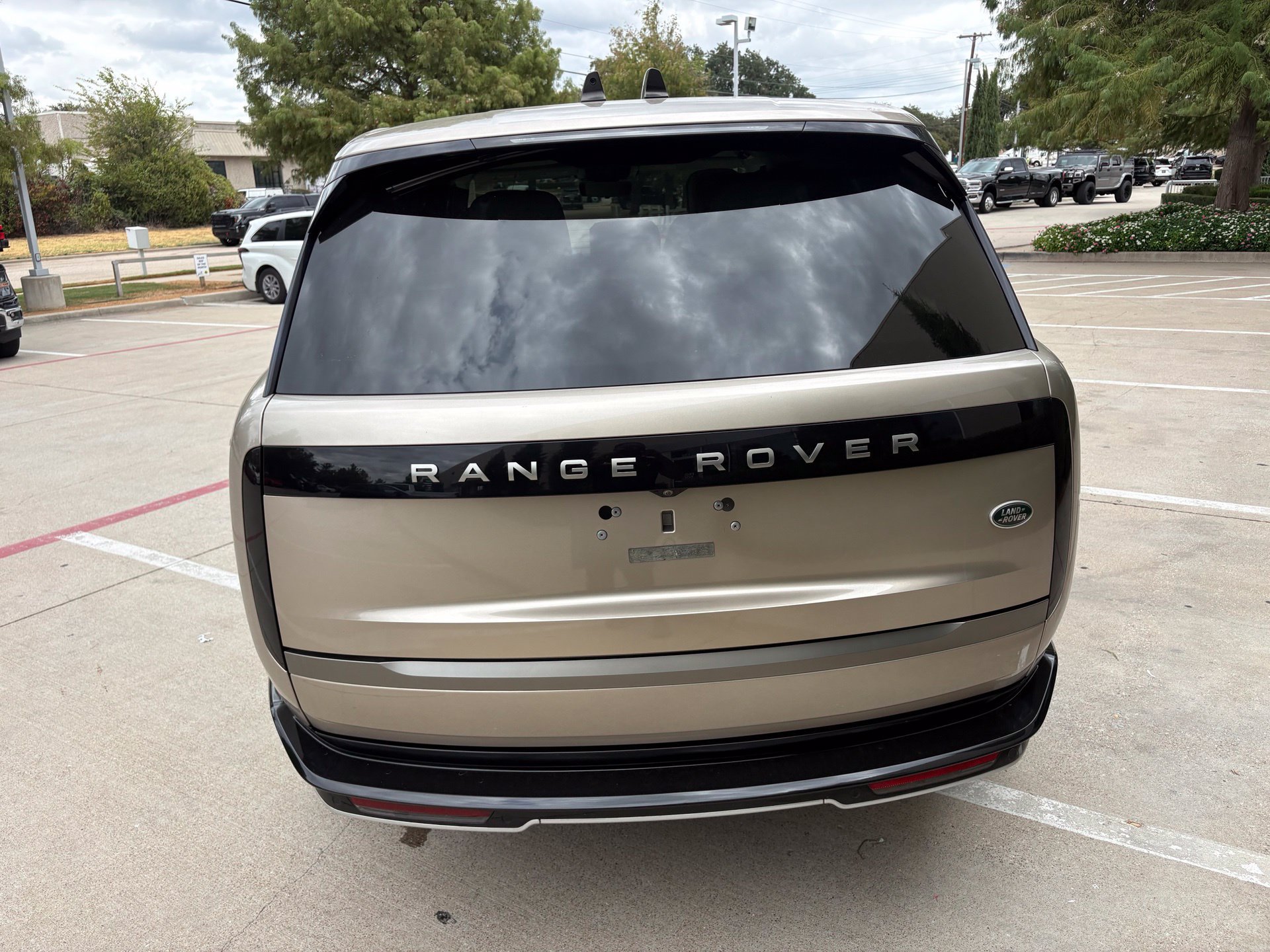 Used 2022 Land Rover Range Rover Long Wheelbase SE AWD/4WD image 4