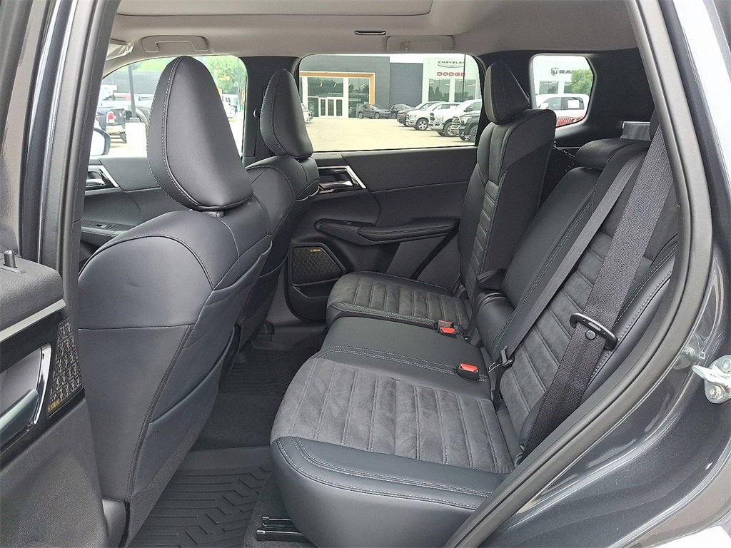 New 2025 Mitsubishi Outlander SE image 5