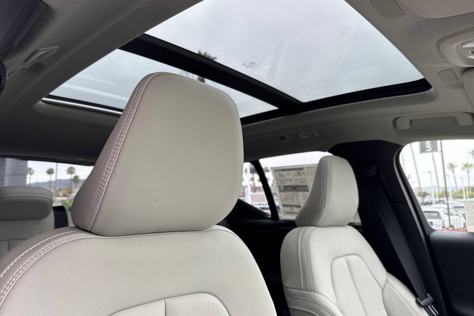 New 2026 Volvo XC40 B5 Plus w/ Protection Package Premier AWD/4WD image 18