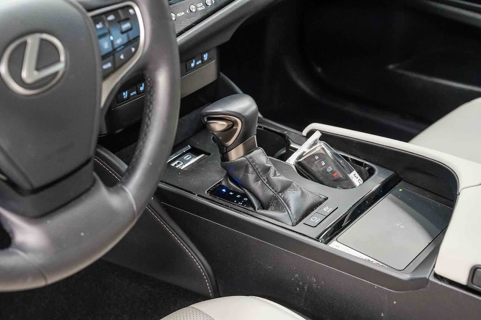Used 2025 Lexus ES 300h w/ Premium Package FWD image 24