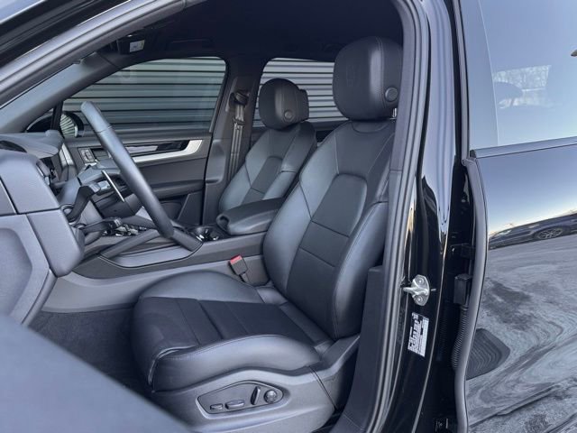Certified 2025 Porsche Cayenne image 5