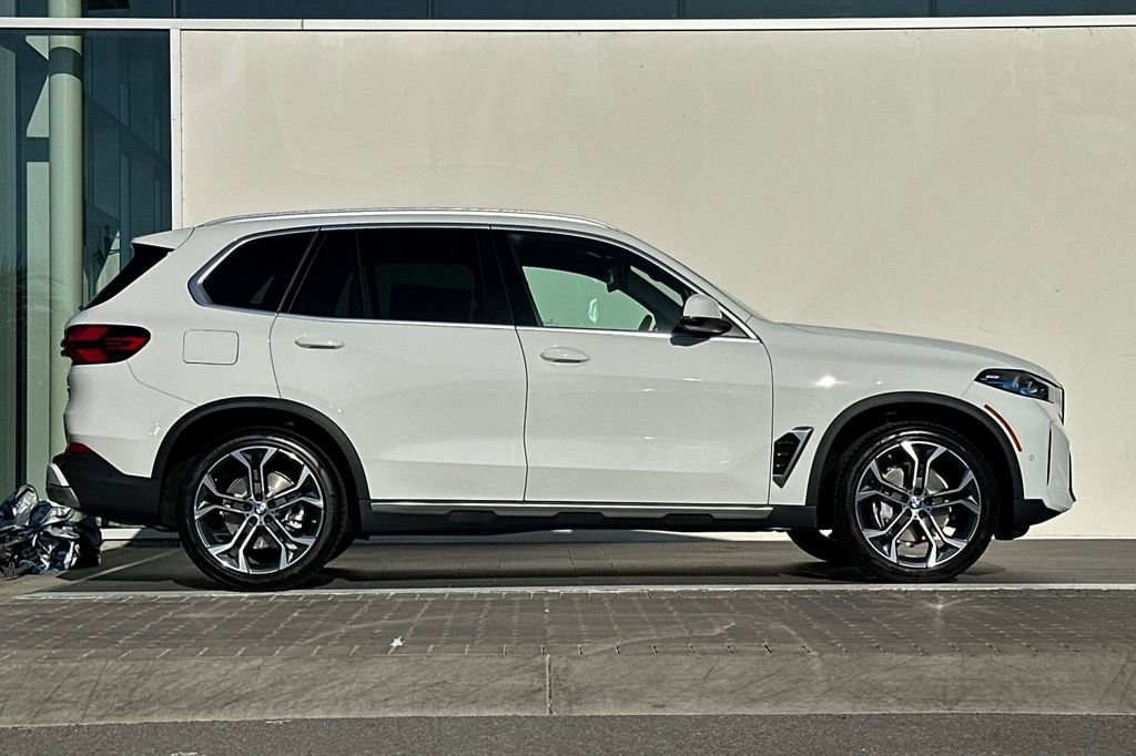 New 2026 BMW X5 sDrive40i w/ Climate Comfort Package image 2