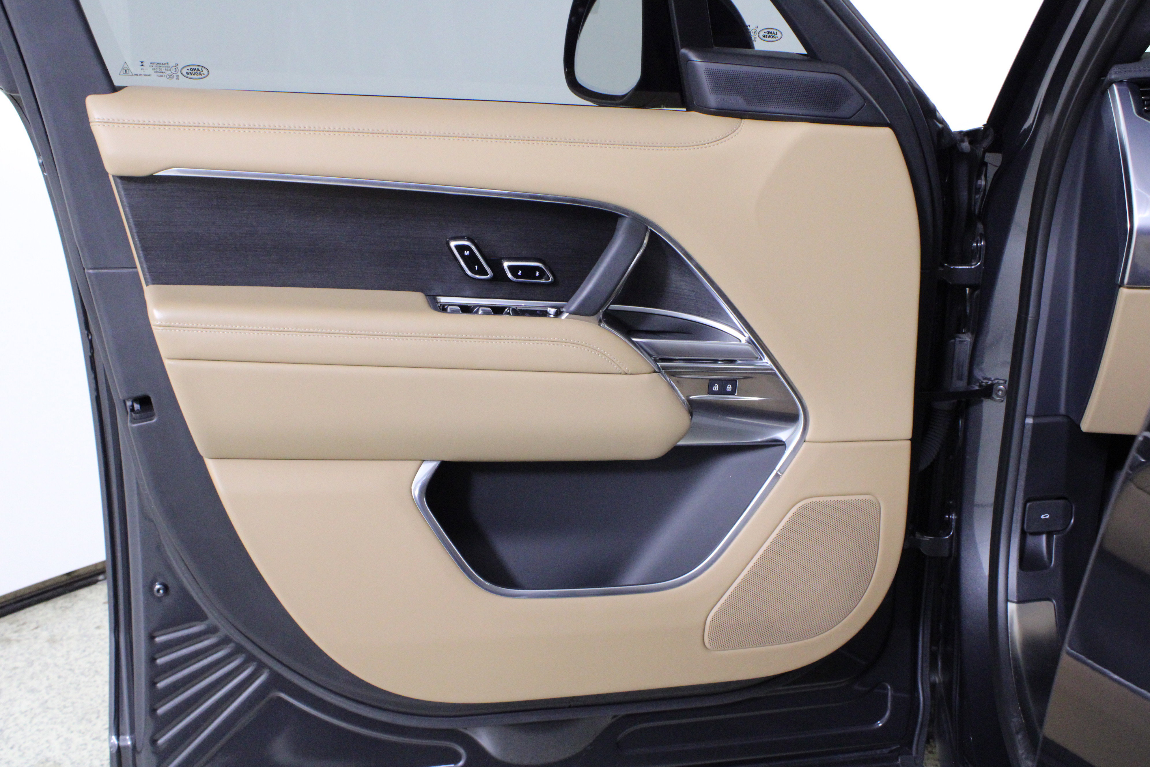 Used 2024 Land Rover Range Rover SE image 19