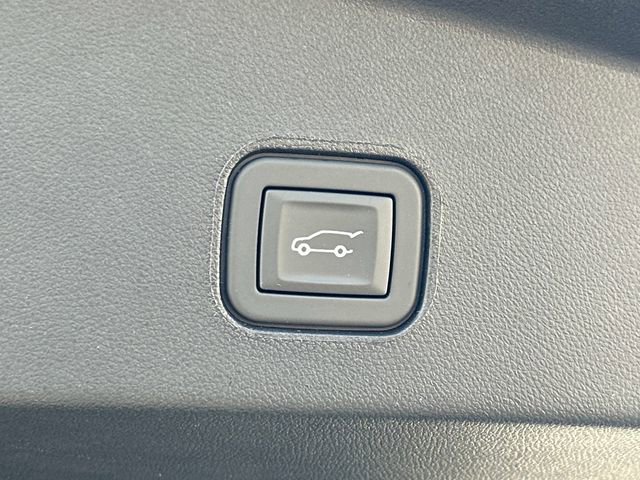 Used 2025 Cadillac Lyriq Luxury image 20