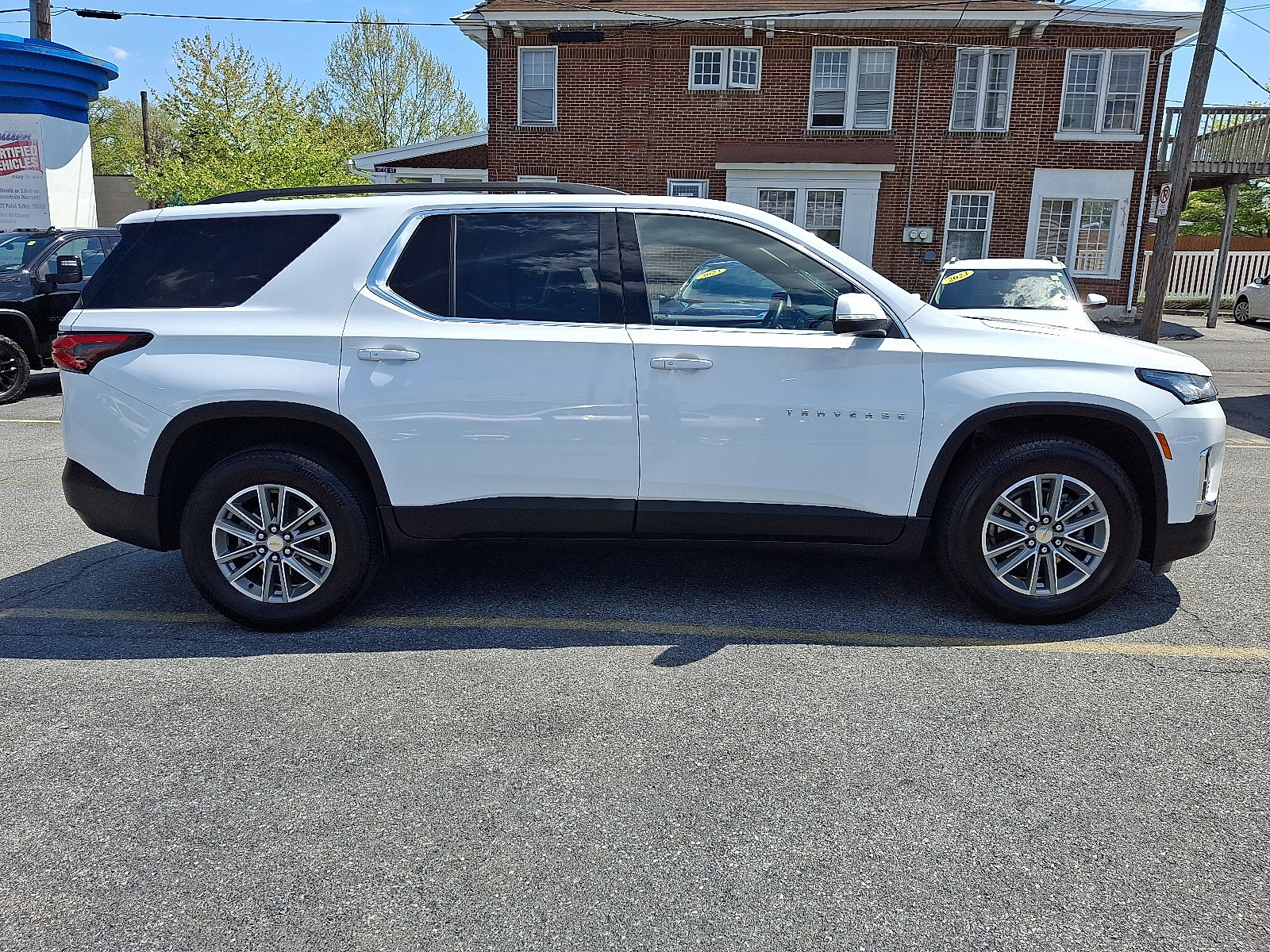 Used 2023 Chevrolet Traverse LT AWD/4WD image 6