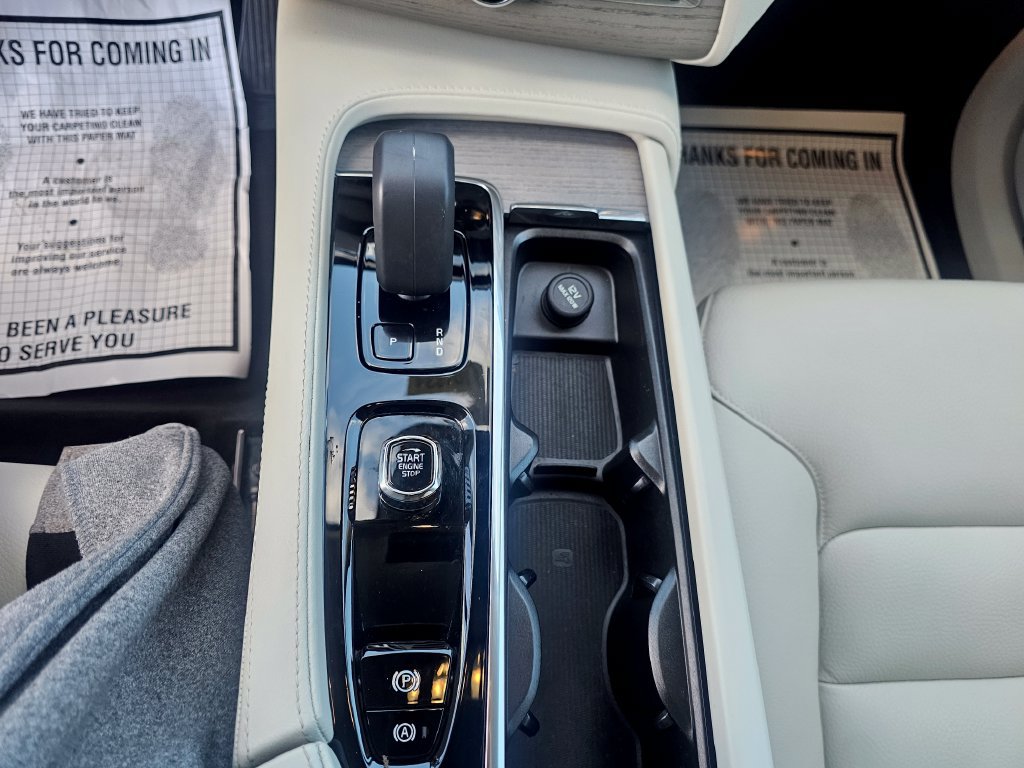 Certified 2025 Volvo XC90 T8 Plus w/ Protection Package Premier AWD/4WD image 22