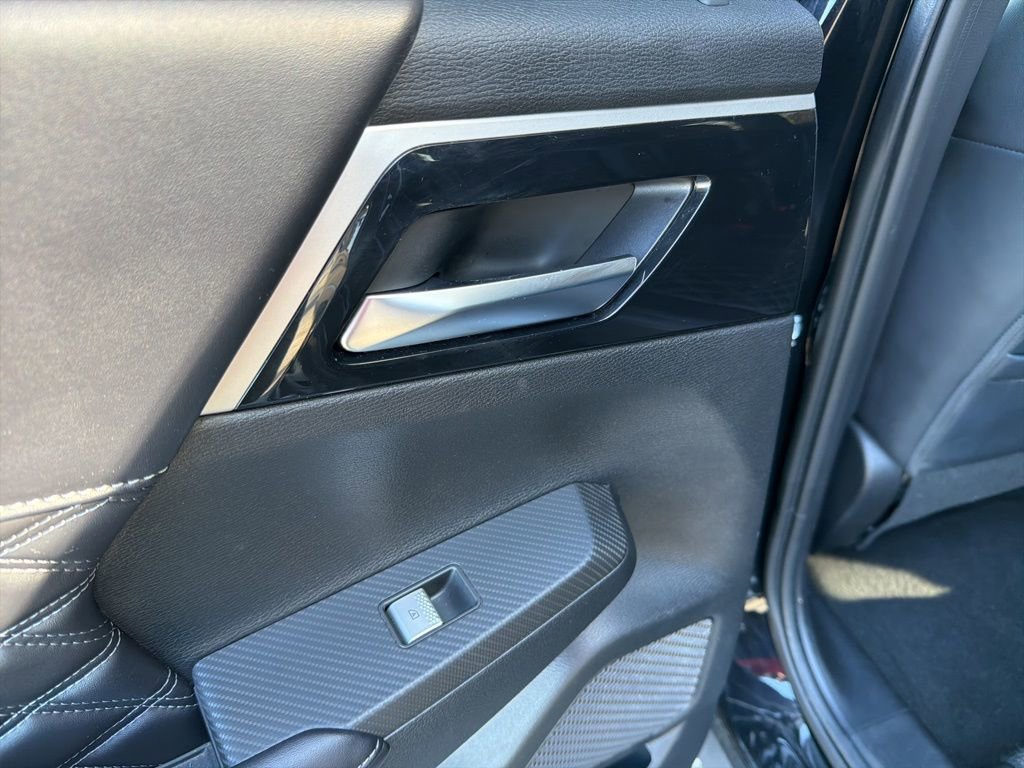 Used 2024 Mitsubishi Outlander 4WD Plug-In Hybrid image 23