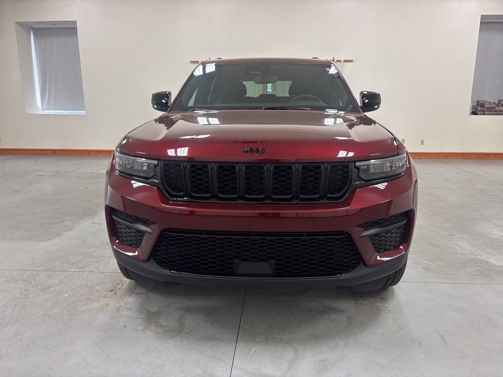 Used 2024 Jeep Grand Cherokee Altitude image 3