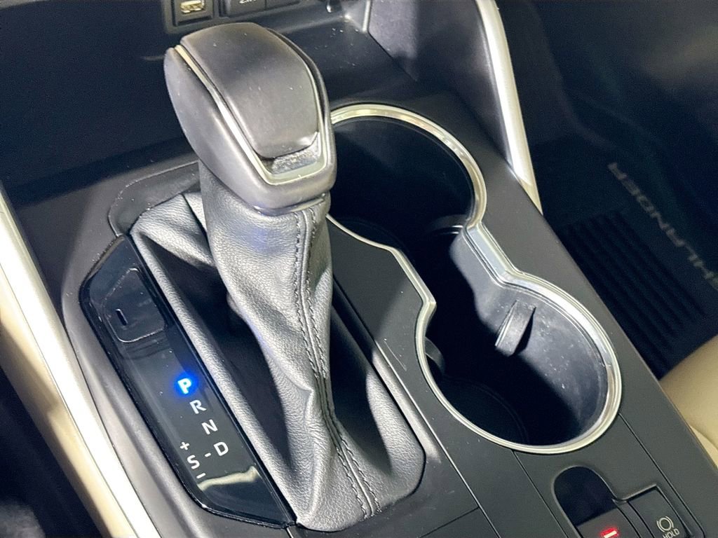 Used 2021 Toyota Highlander XLE image 17