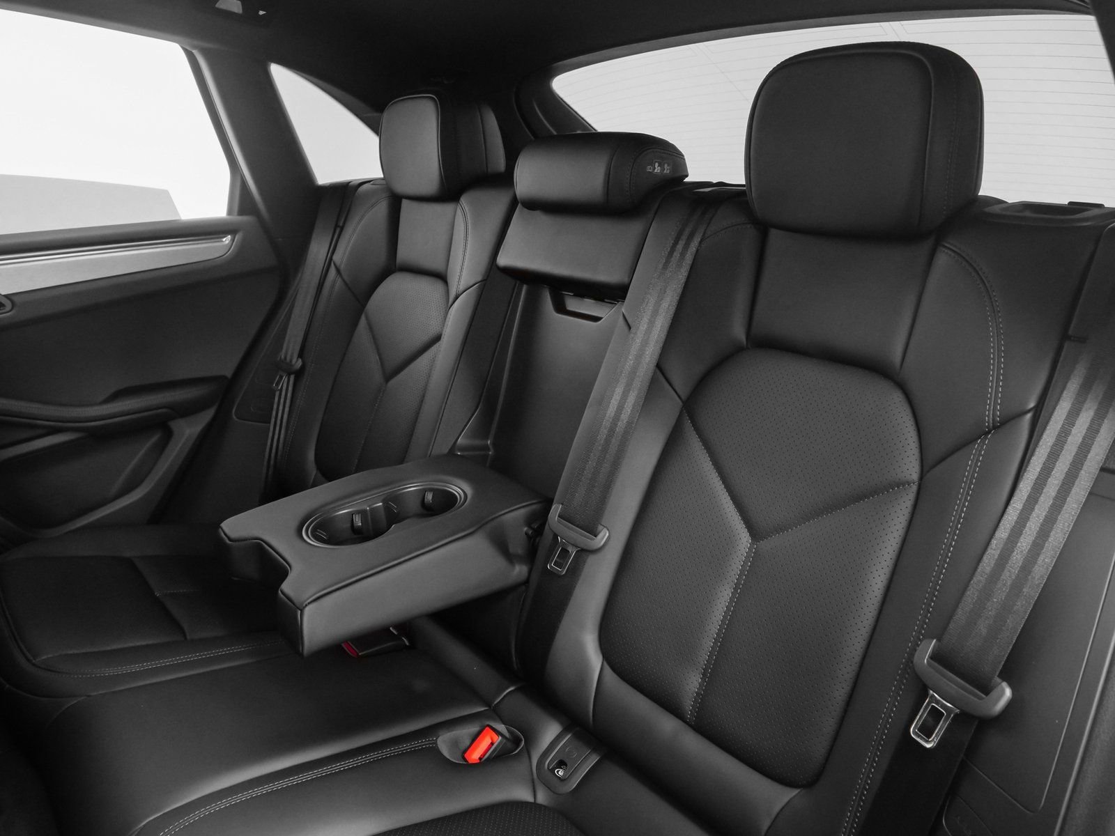 Certified 2025 Porsche Macan image 35