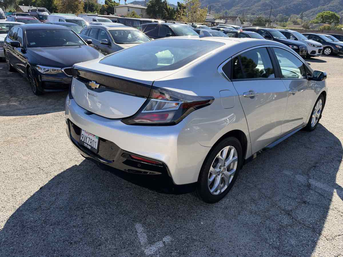 Used 2017 Chevrolet Volt Premier w/ Driver Confidence II Package FWD image 6
