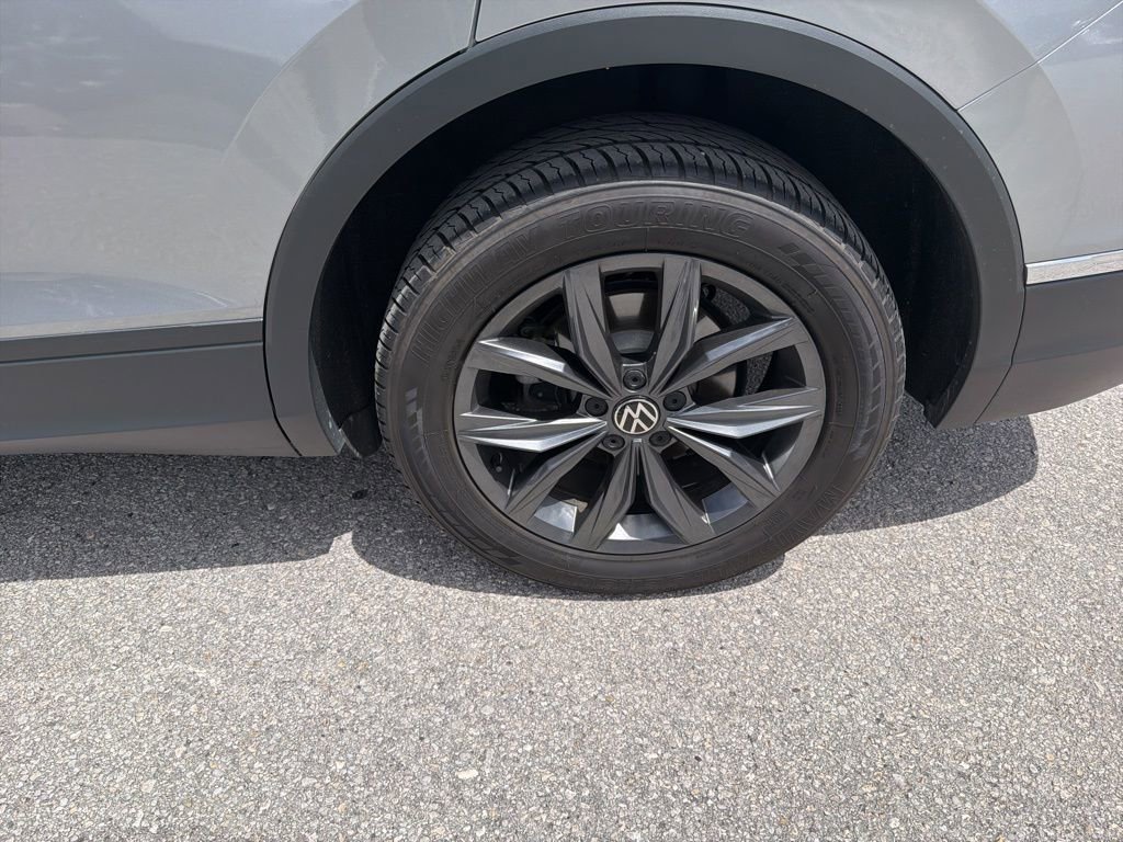 Used 2022 Volkswagen Tiguan SE image 8
